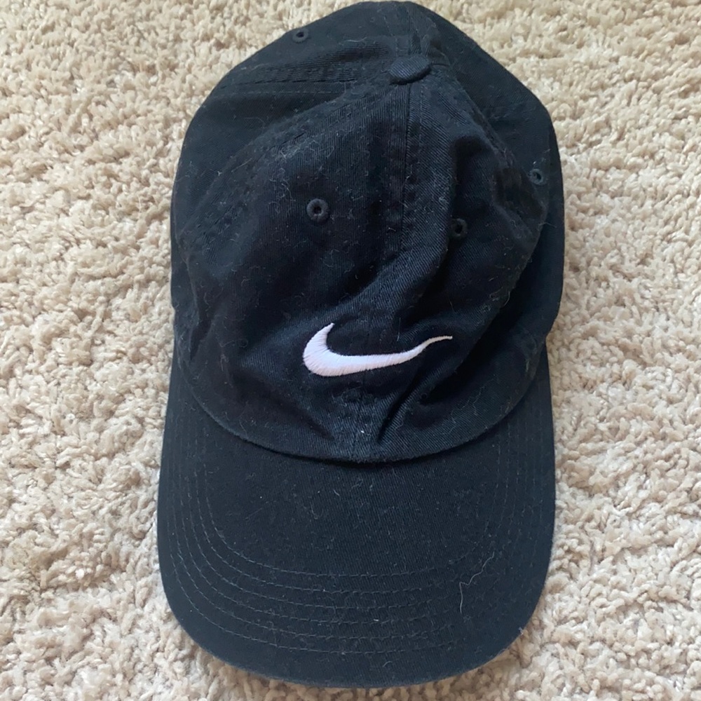 Black Nike hat